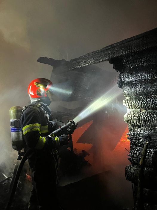 Anexe cuprinse de flăcări în municipiul Petroșani