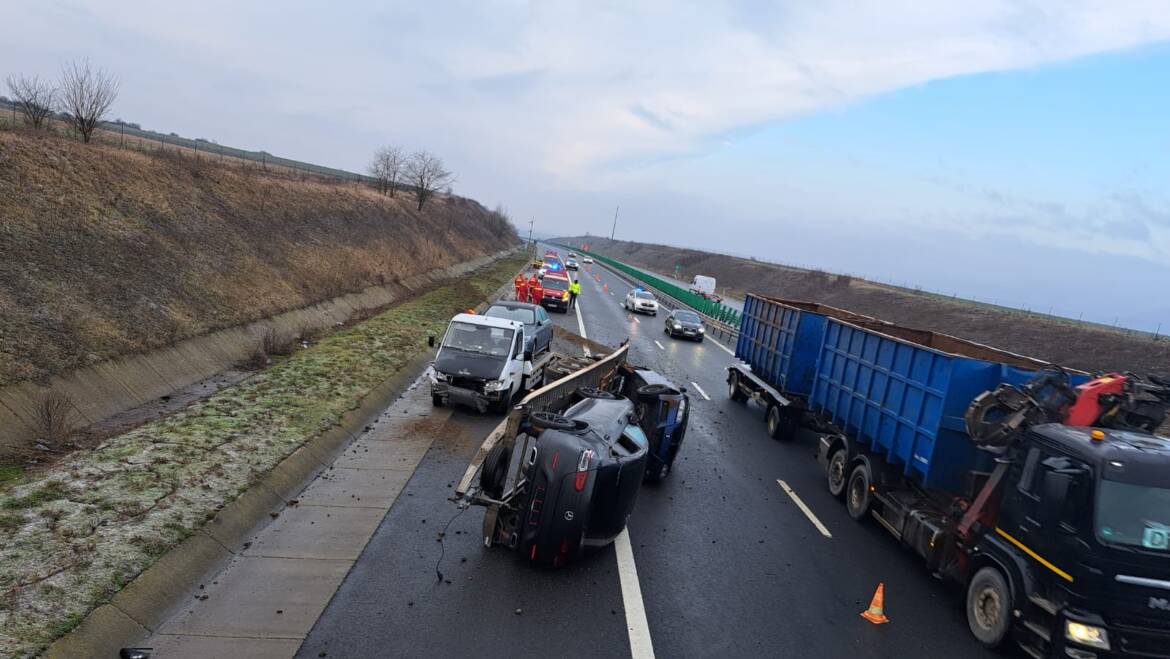 Intervenție accident rutier cu remorca răsturnată – A1 Orăștie-Sebeș