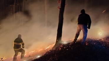 Intervenție pentru stingerea a 10 incendii de vegetație produse în 24 de ore