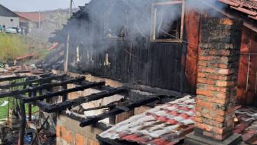 Incendiu la o casă din municipiul Petroșani