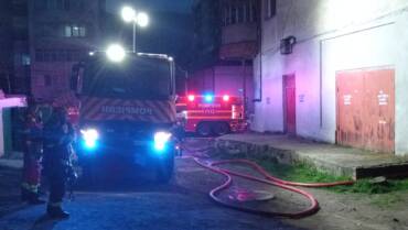 Incendiu în camera liftului unui bloc cu 8 etaje din Lupeni